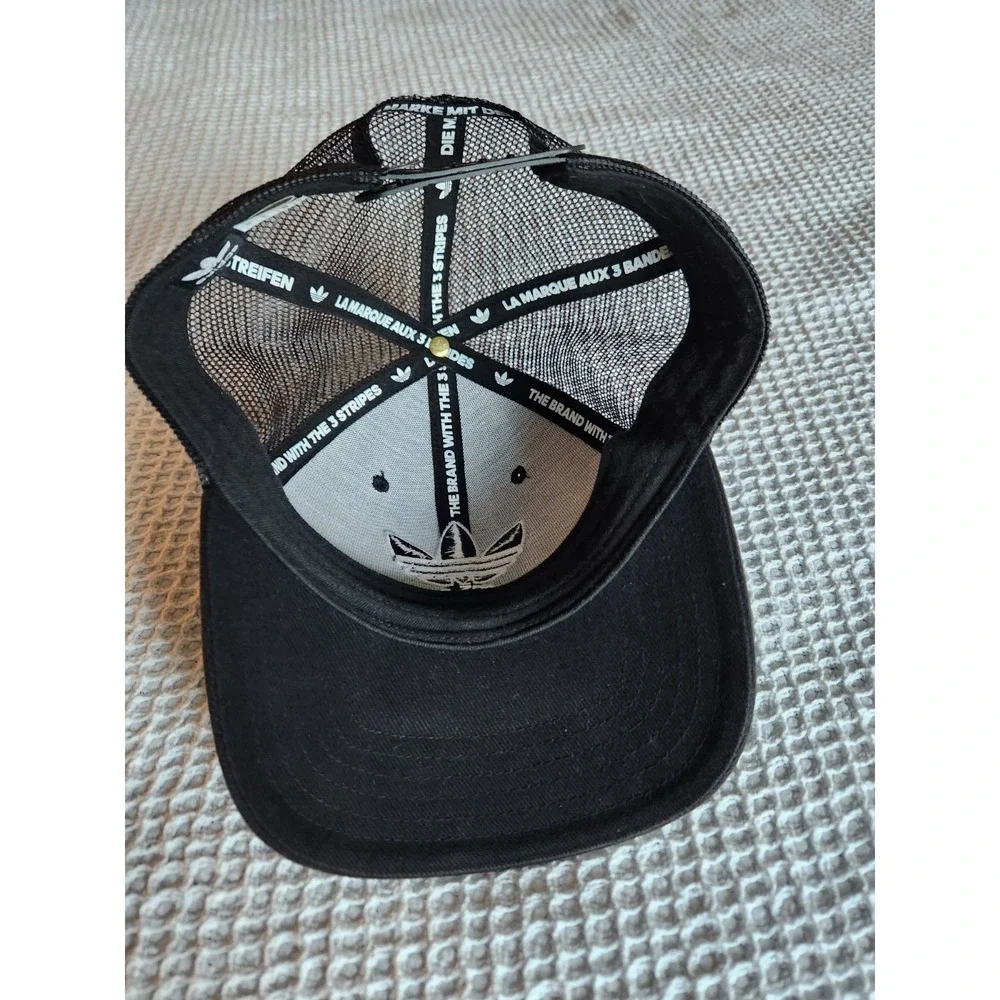 Adidas Originals Men's Trefoil Structured Precurve Snapback OSFM Black White Hat